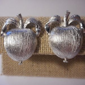 Sarah Coventry Adams Delight silver Tone Clip Earrings Vintage 1960s